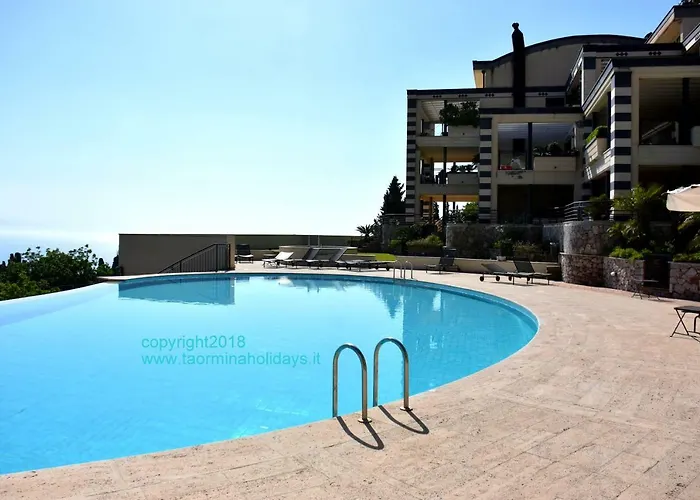 Taormina Sunny Apartment - Taormina Holidays
