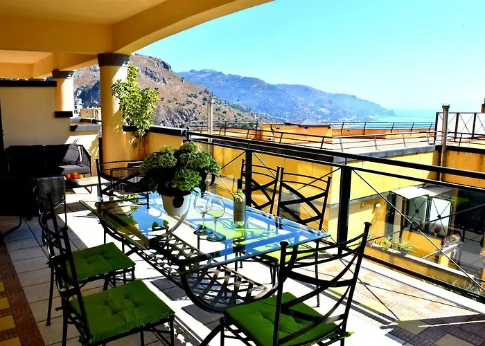 Taormina Sunny Apartment - Taormina Holidays